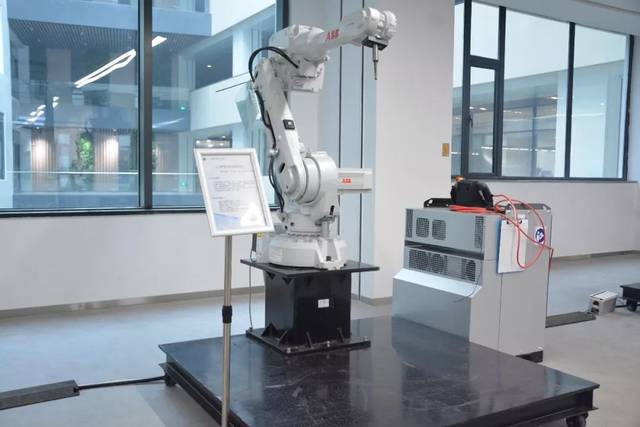 优秀的工业机器人培训机构应该配备哪些设备?